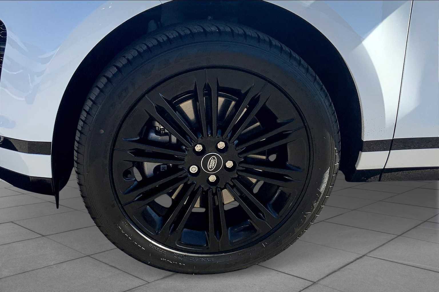 Used 2025 Land Rover Range Rover Evoque Dynamic SE image 9