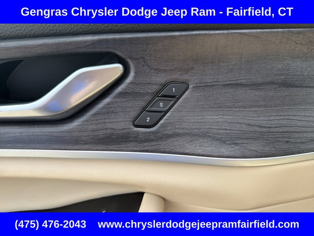Used 2023 Jeep Grand Cherokee L Limited w/ Luxury Tech Group II AWD/4WD image 18