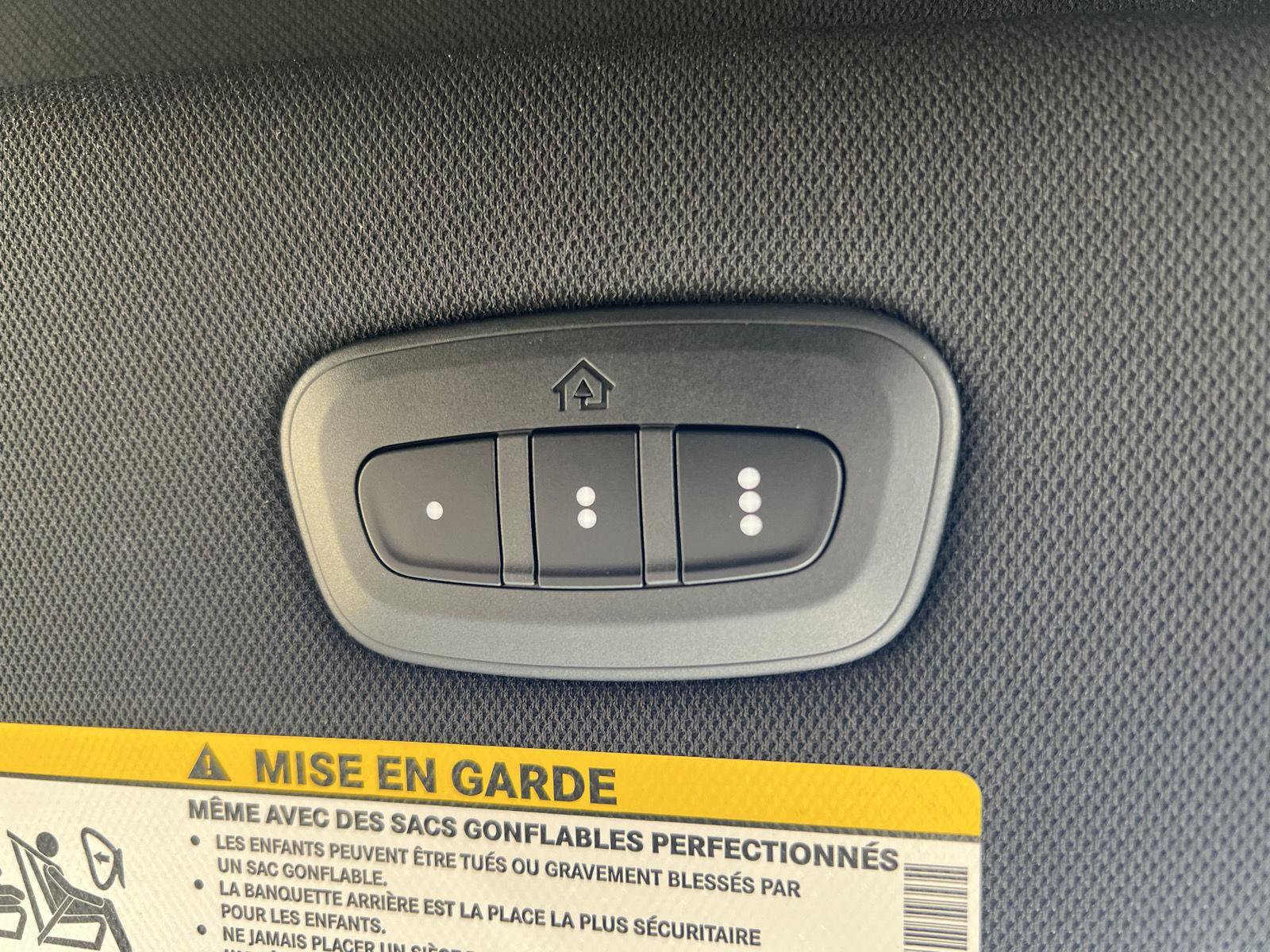 Used 2026 Chrysler Pacifica Select AWD/4WD image 37
