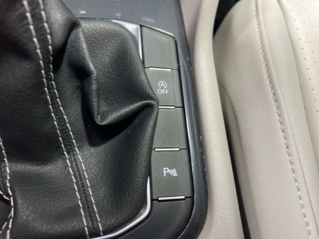 Used 2024 Volkswagen Tiguan SE R-Line image 36
