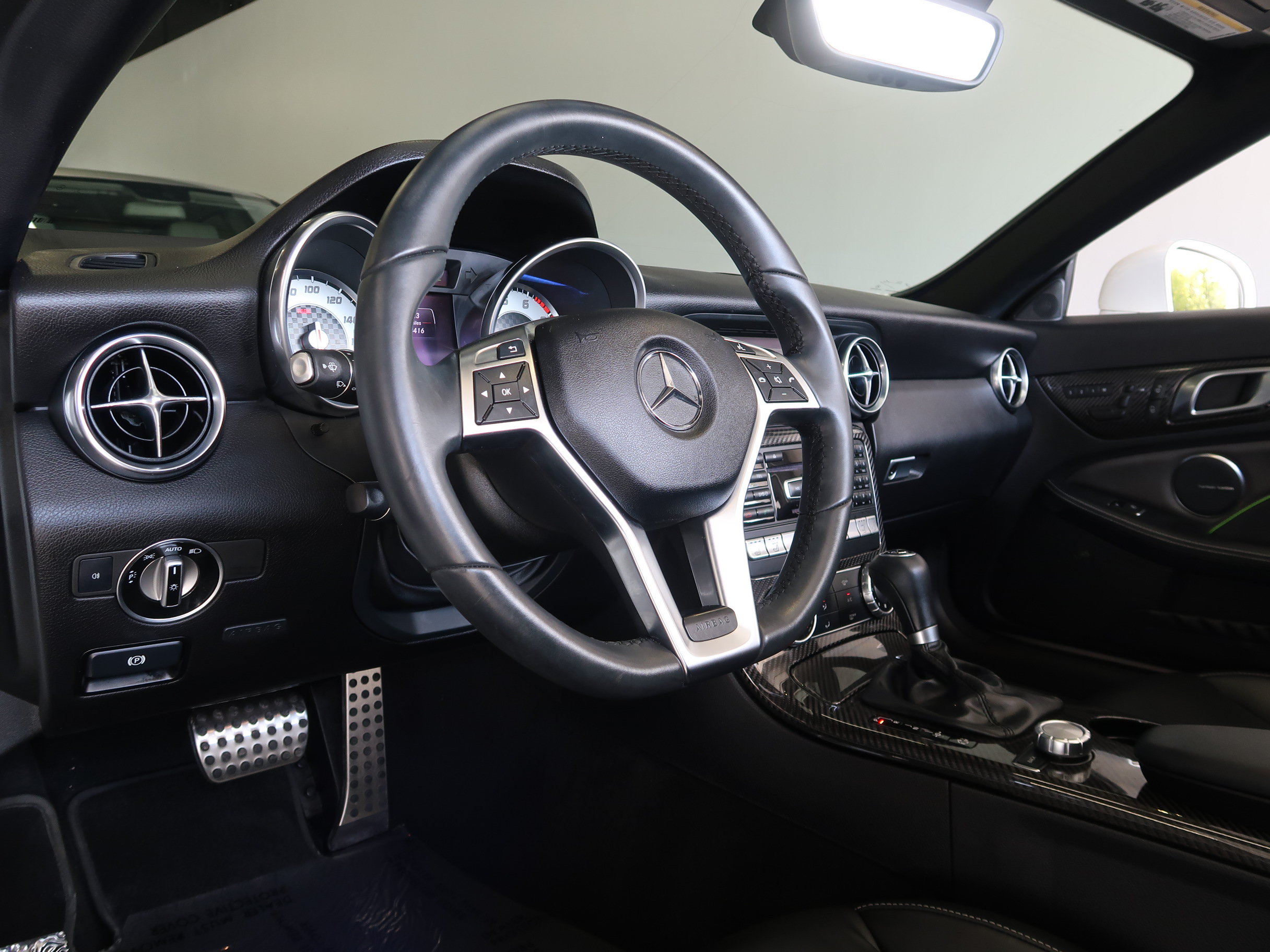 Used 2015 Mercedes-Benz SLK 250 image 18
