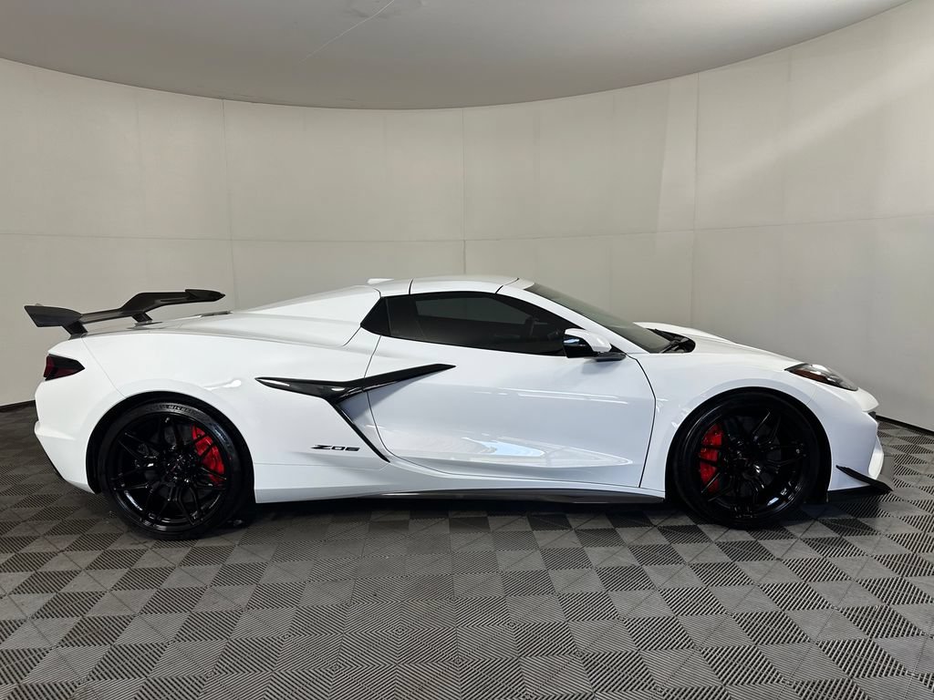 Used 2024 Chevrolet Corvette Z06 w/ Z07 Performance Package RWD image 6
