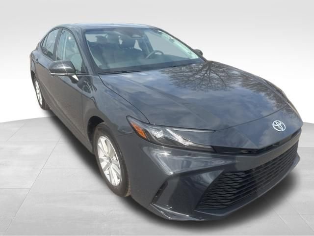 Used 2025 Toyota Camry LE image 7