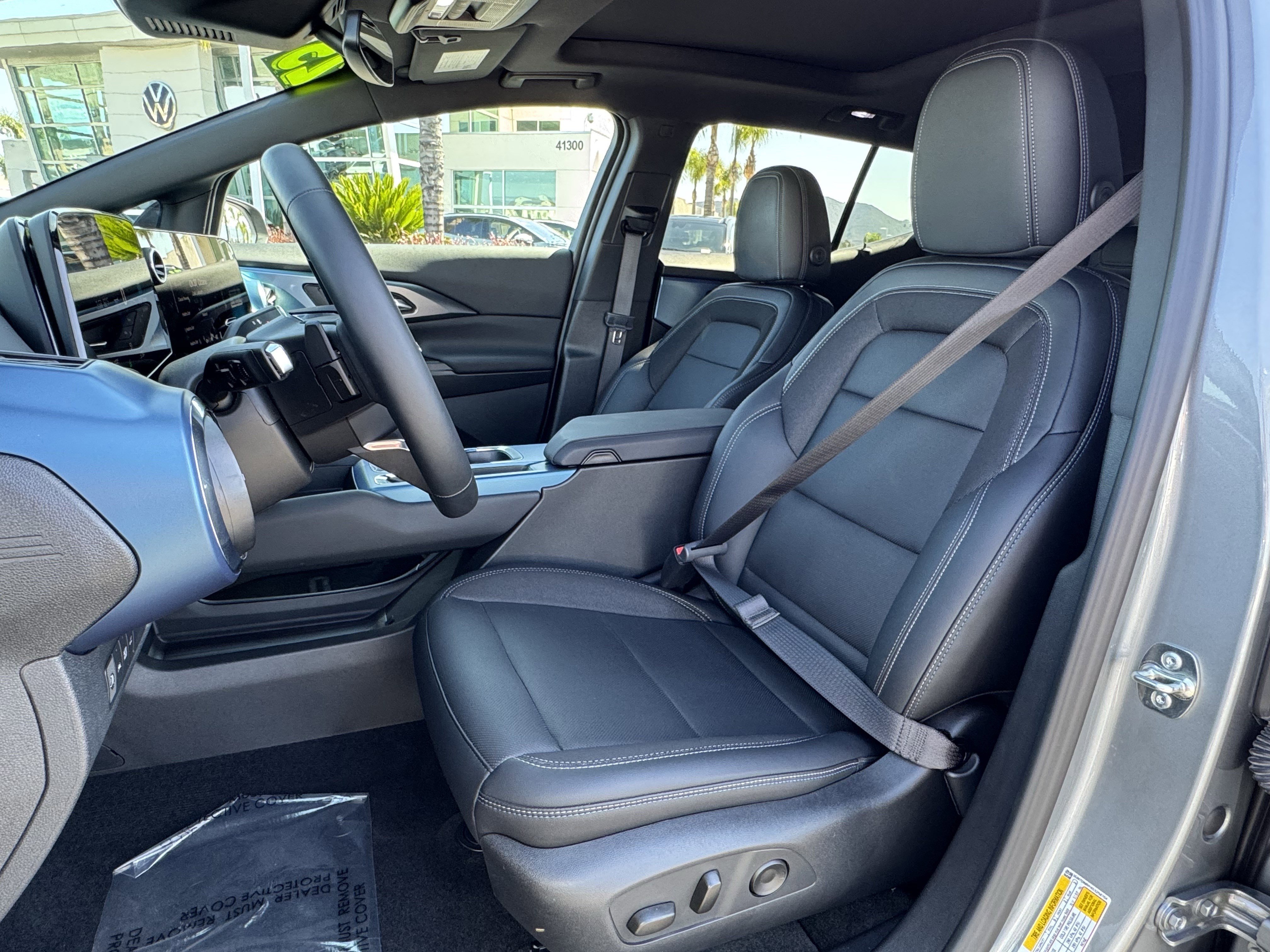 Used 2025 Chevrolet Equinox EV LT FWD image 16