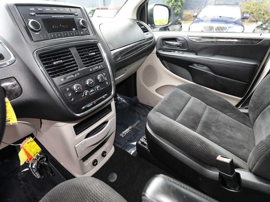 Used 2017 Dodge Grand Caravan SE FWD image 18