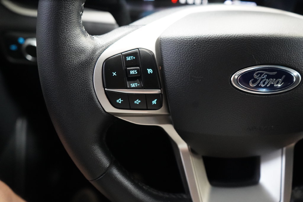 Certified 2022 Ford Explorer XLT RWD image 33