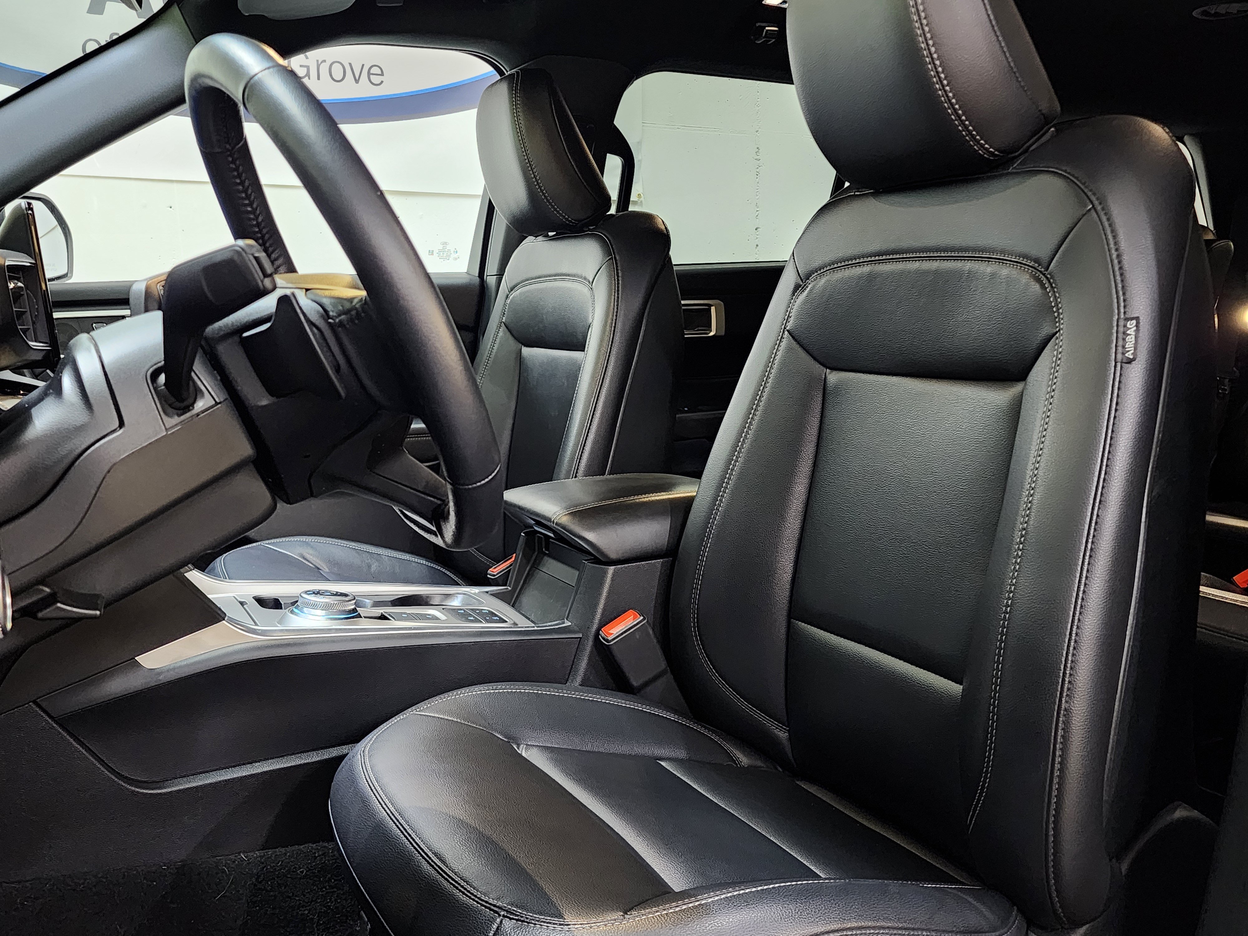 Used 2020 Ford Explorer XLT w/ Equipment Group 202A RWD image 14