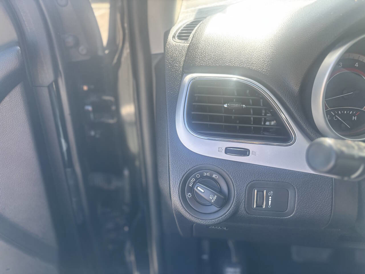 Used 2017 Dodge Journey SXT w/ Comfort/Convenience Group image 13