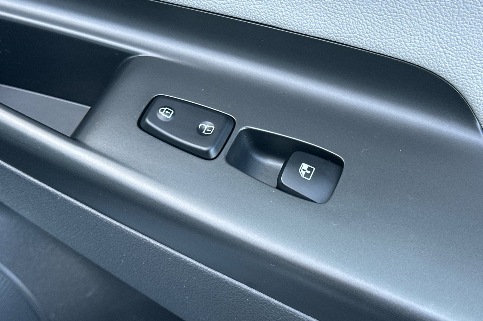 Used 2023 Hyundai Kona Limited w/ Cargo Package image 20