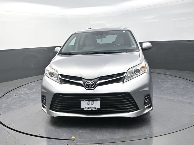 Used 2018 Toyota Sienna XLE FWD image 2