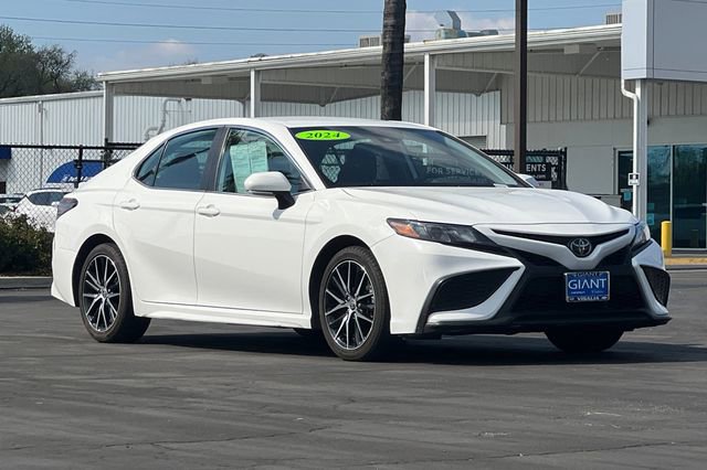 Used 2024 Toyota Camry SE video 2