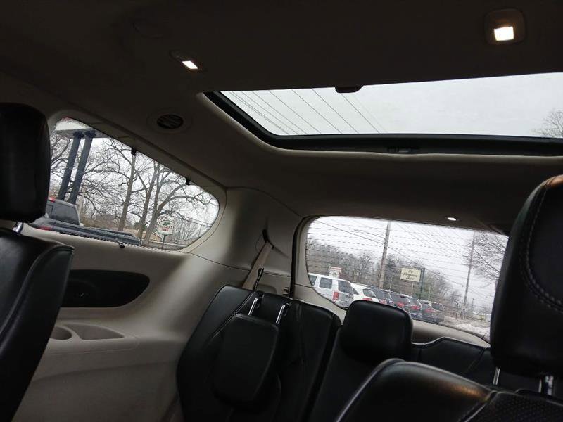 Used 2018 Chrysler Pacifica Limited image 13