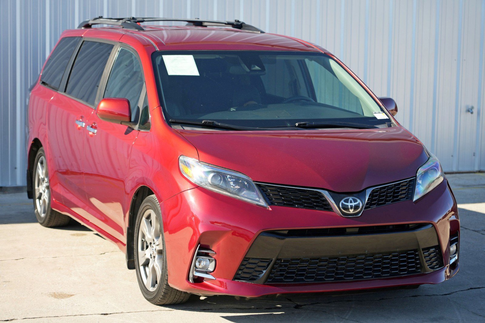 Used 2019 Toyota Sienna SE w/ Carpet Mat Package FWD image 48
