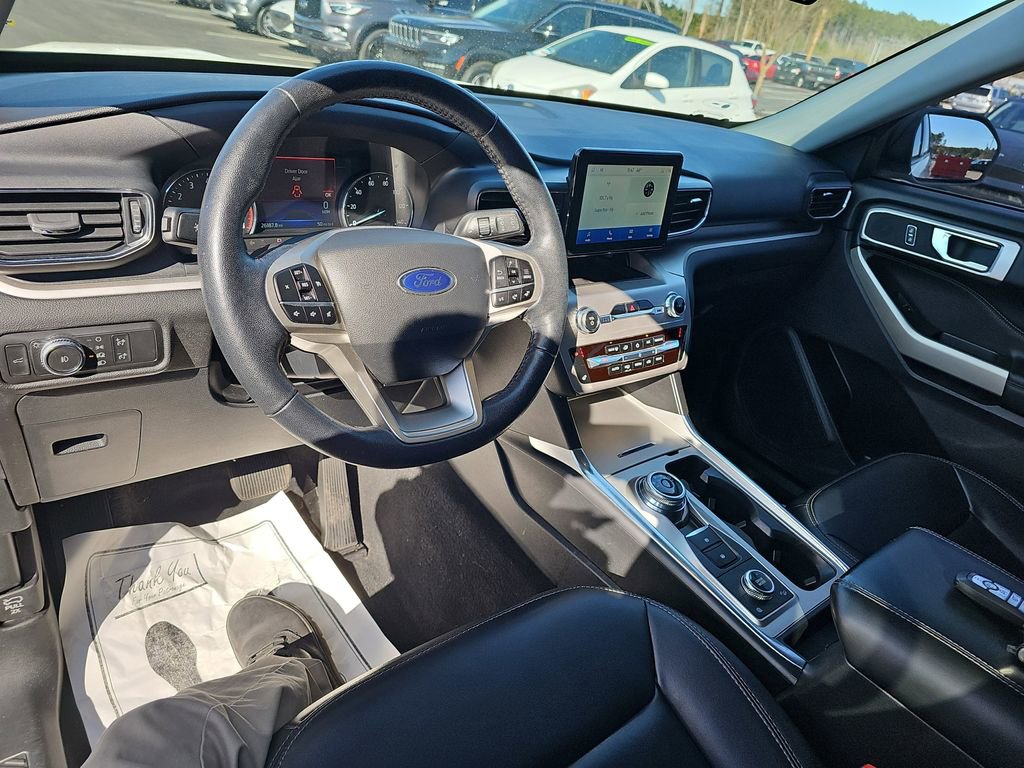 Used 2022 Ford Explorer XLT w/ Equipment Group 202A image 21
