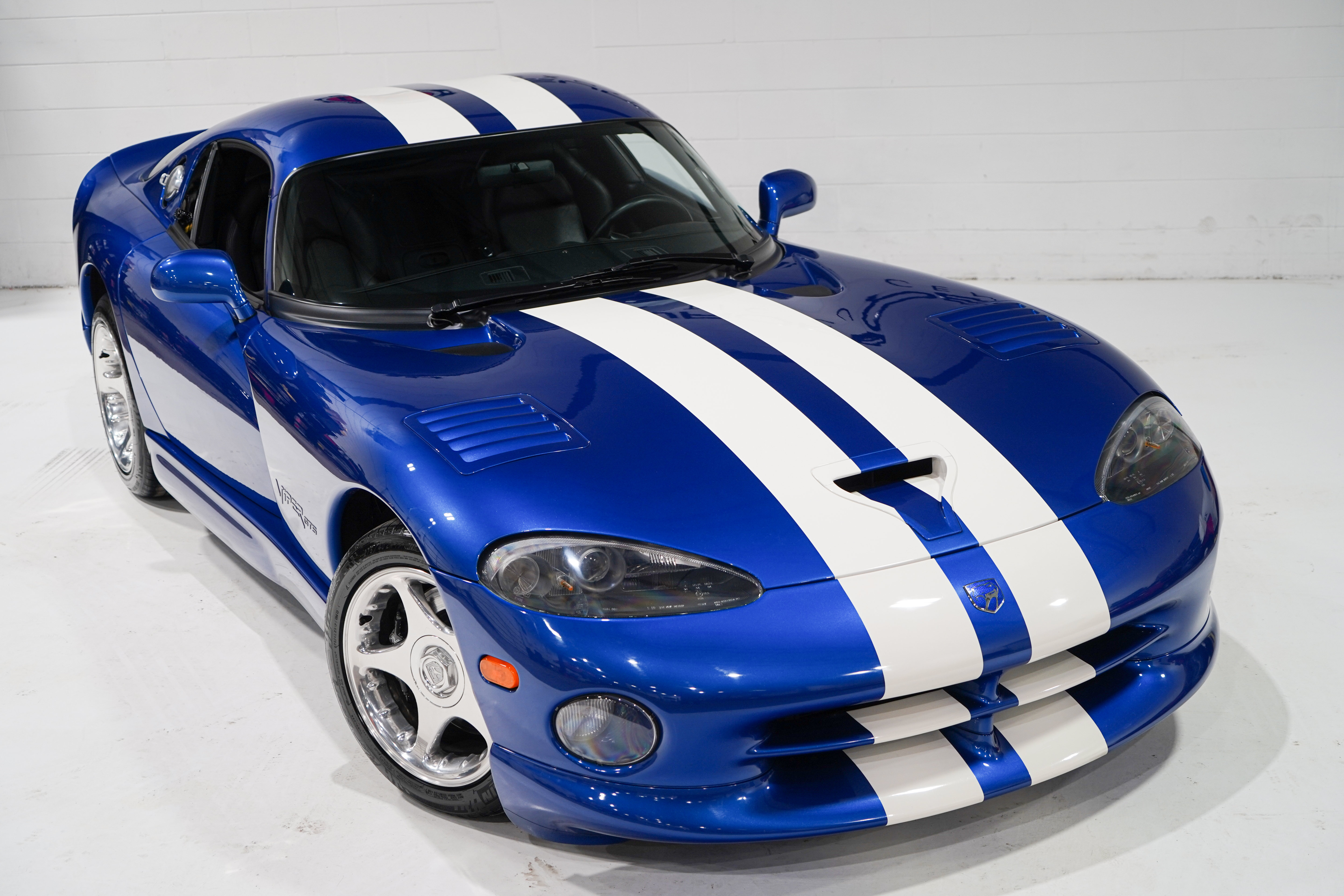 Used 1997 Dodge Viper GTS RWD image 16