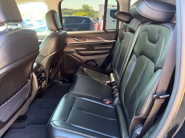 Used 2023 Jeep Grand Cherokee Limited AWD/4WD image 19