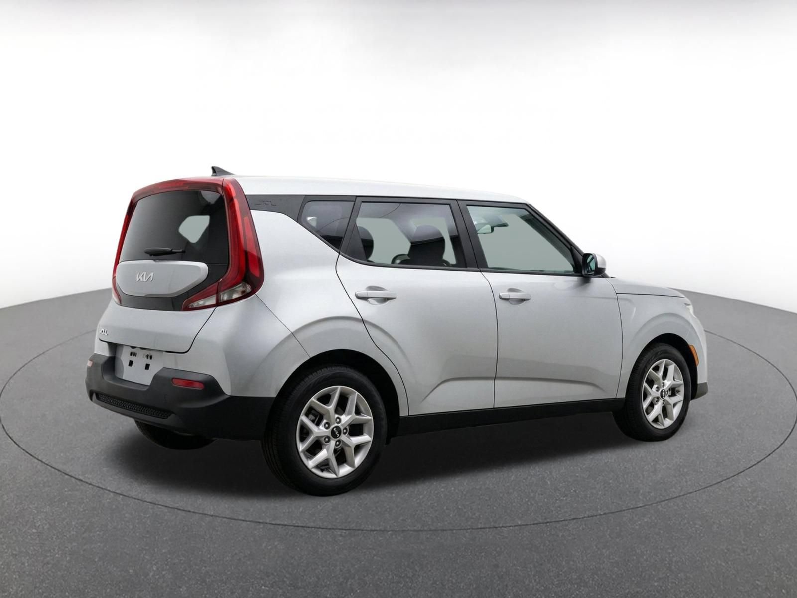 Used 2025 Kia Soul LX w/ LX Technology Package FWD image 10