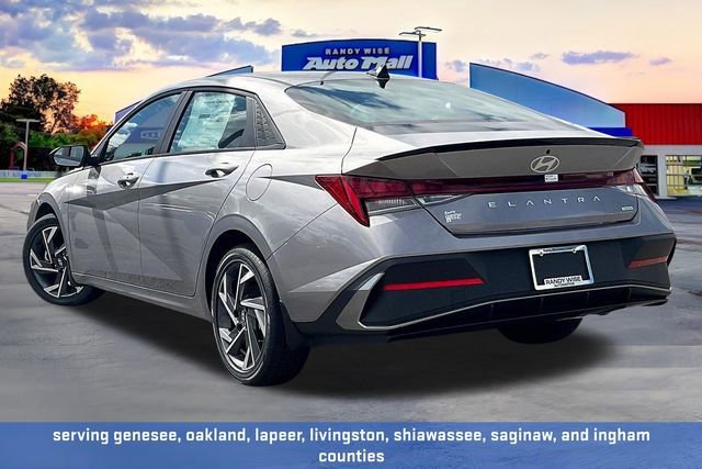 New 2025 Hyundai Elantra SEL image 3