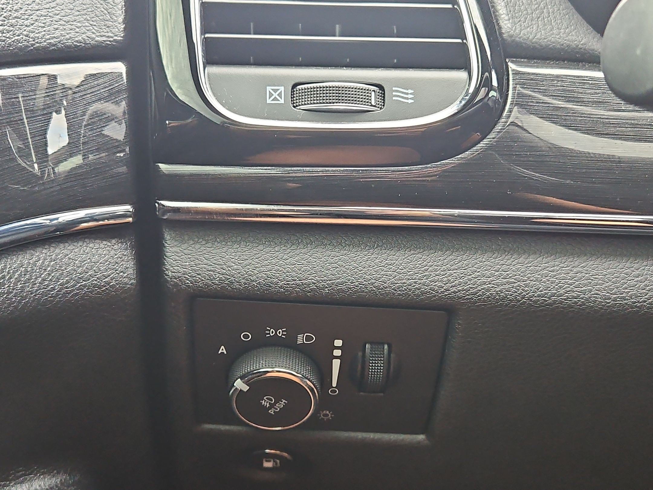 Used 2020 Jeep Grand Cherokee Trailhawk w/ Premium Lighting Group AWD/4WD image 25