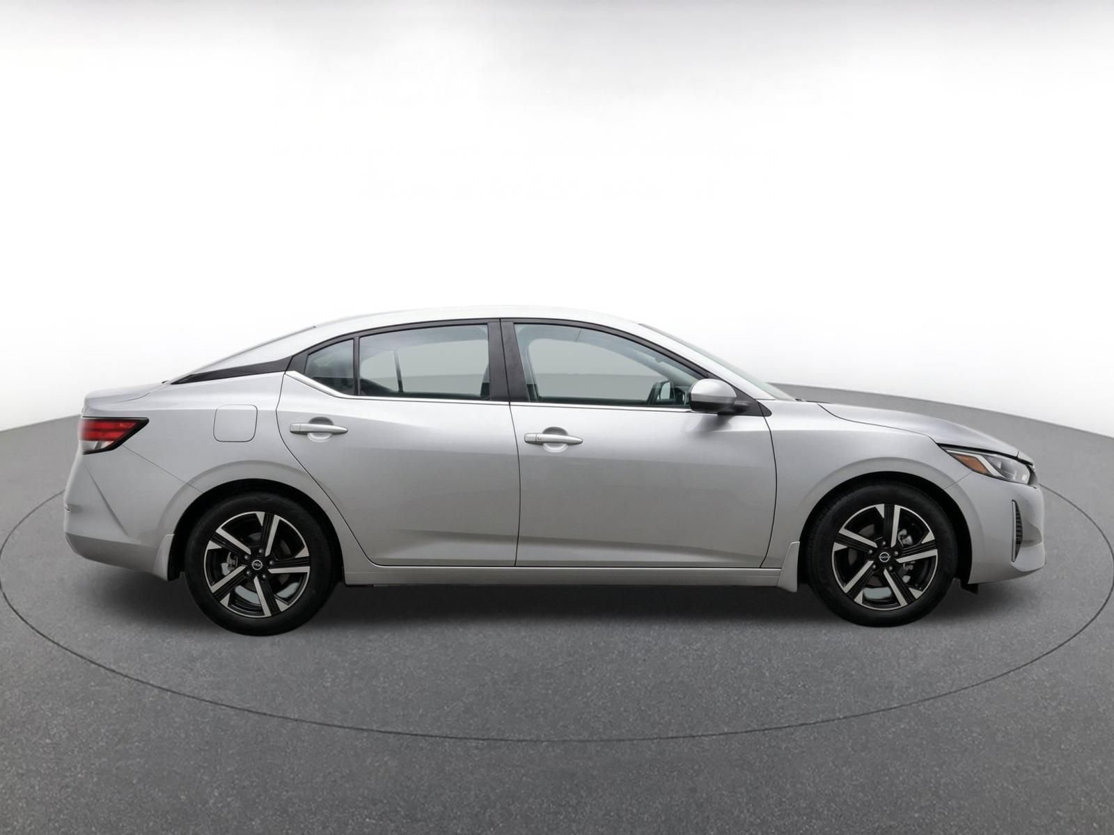 Used 2025 Nissan Sentra SV FWD image 9