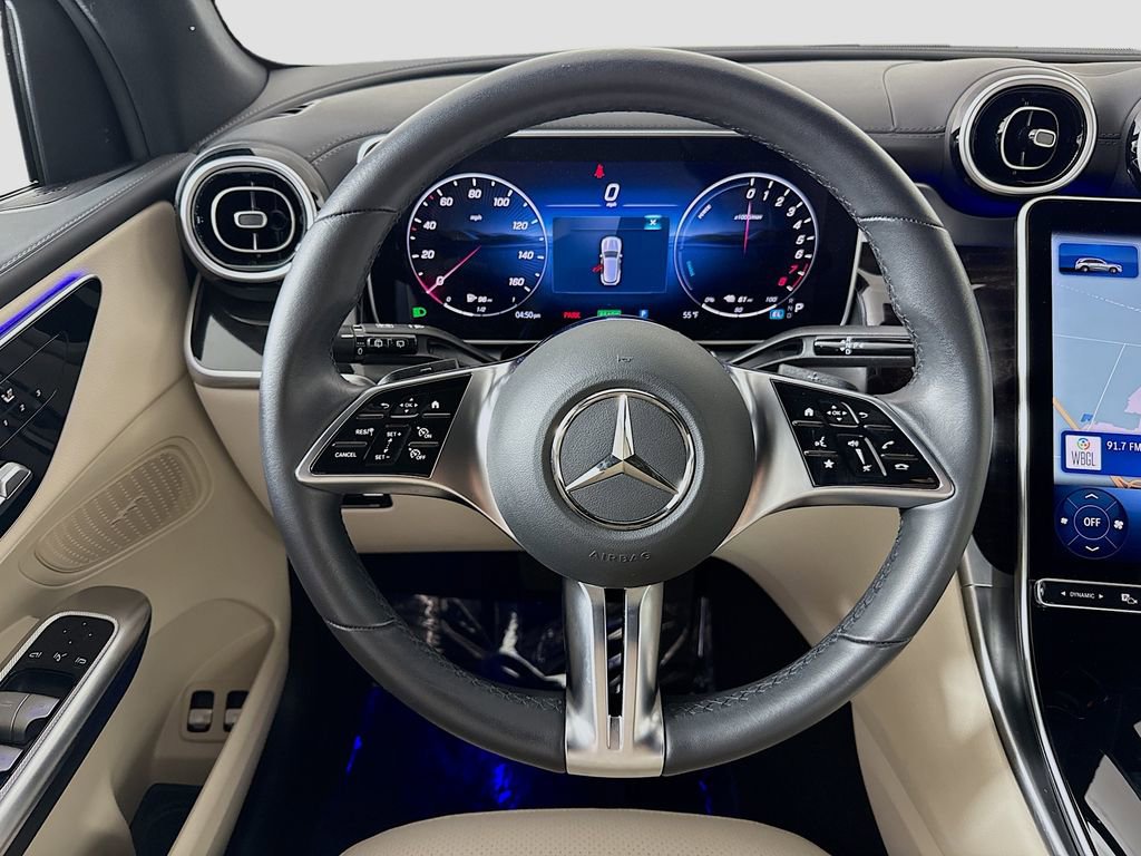 Used 2025 Mercedes-Benz GLC 350e 4MATIC image 11