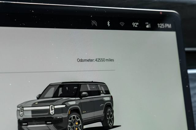 Used 2023 Rivian R1S Adventure AWD/4WD image 26