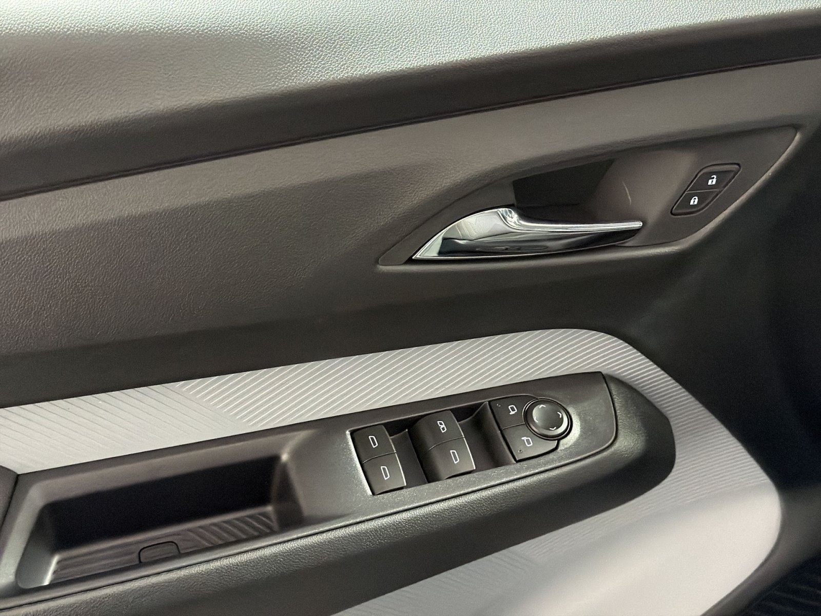 New 2027 Chevrolet Bolt LT w/ Comfort Package FWD image 15