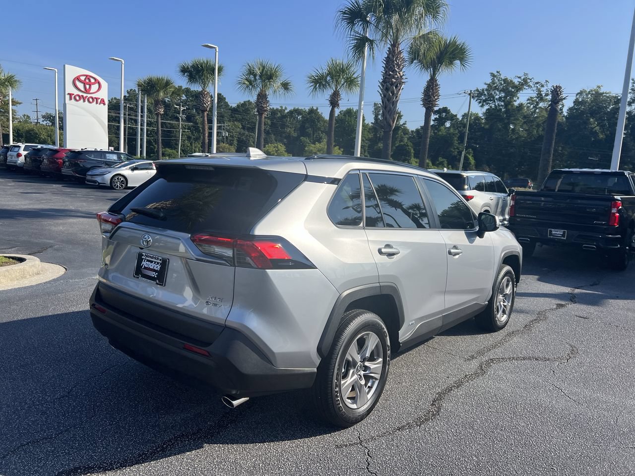 Used 2025 Toyota RAV4 XLE AWD/4WD image 10