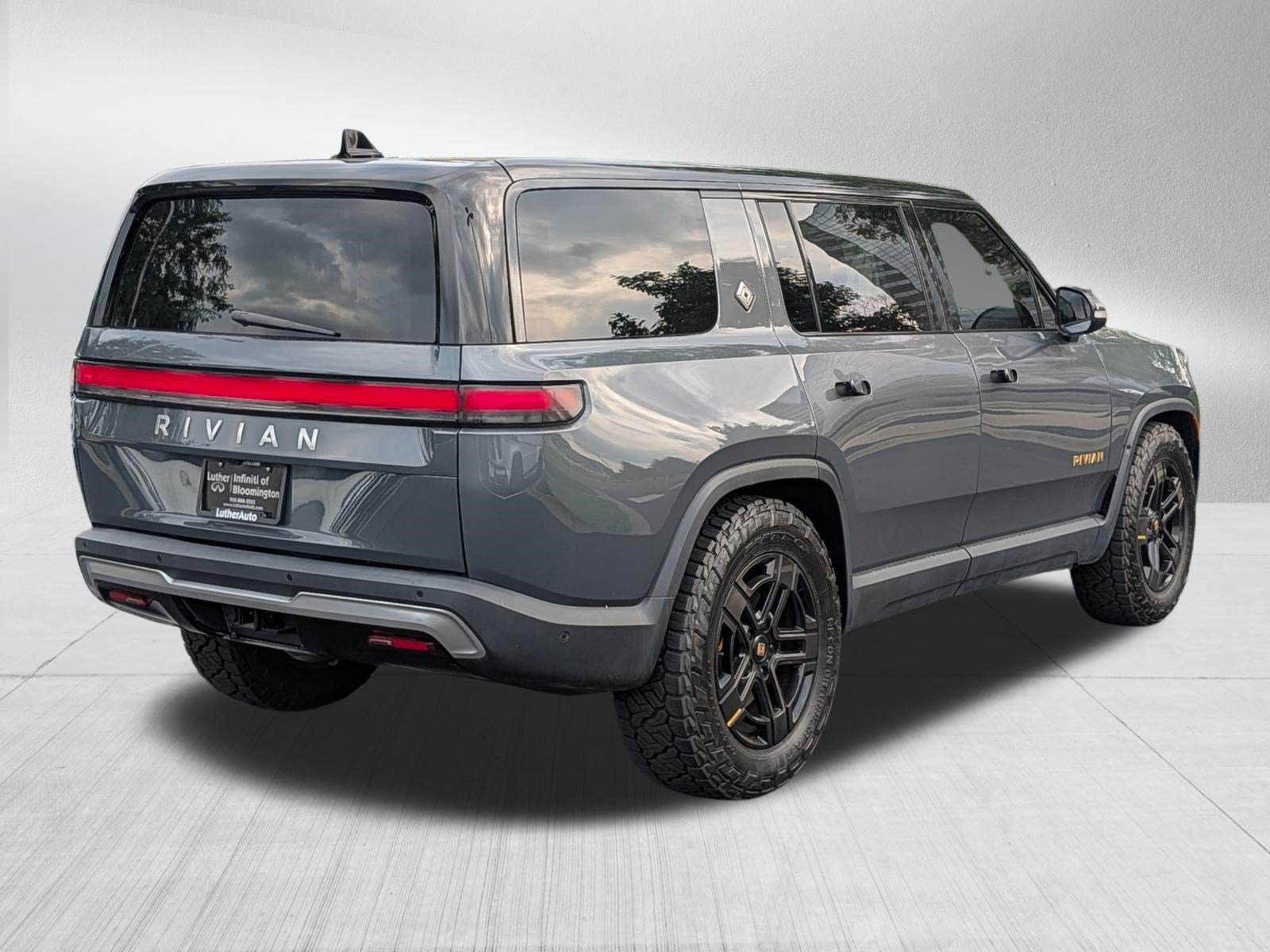 Used 2023 Rivian R1S Adventure AWD/4WD image 7