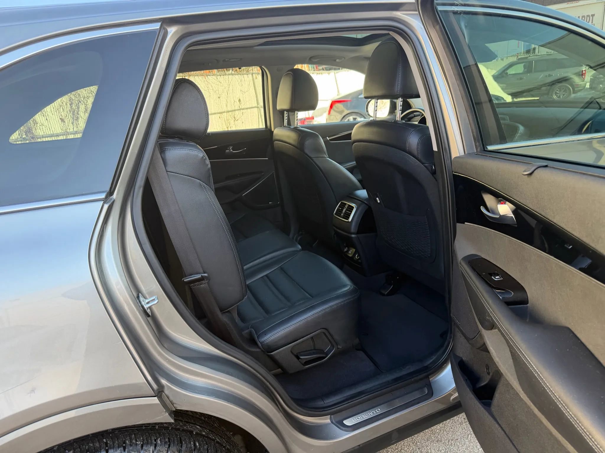 Used 2019 Kia Sorento SX image 30