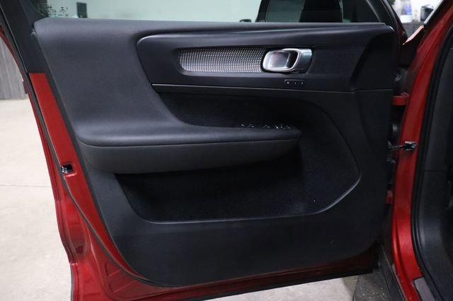 Used 2020 Volvo XC40 T5 R-Design w/ Protection Package Premier image 9