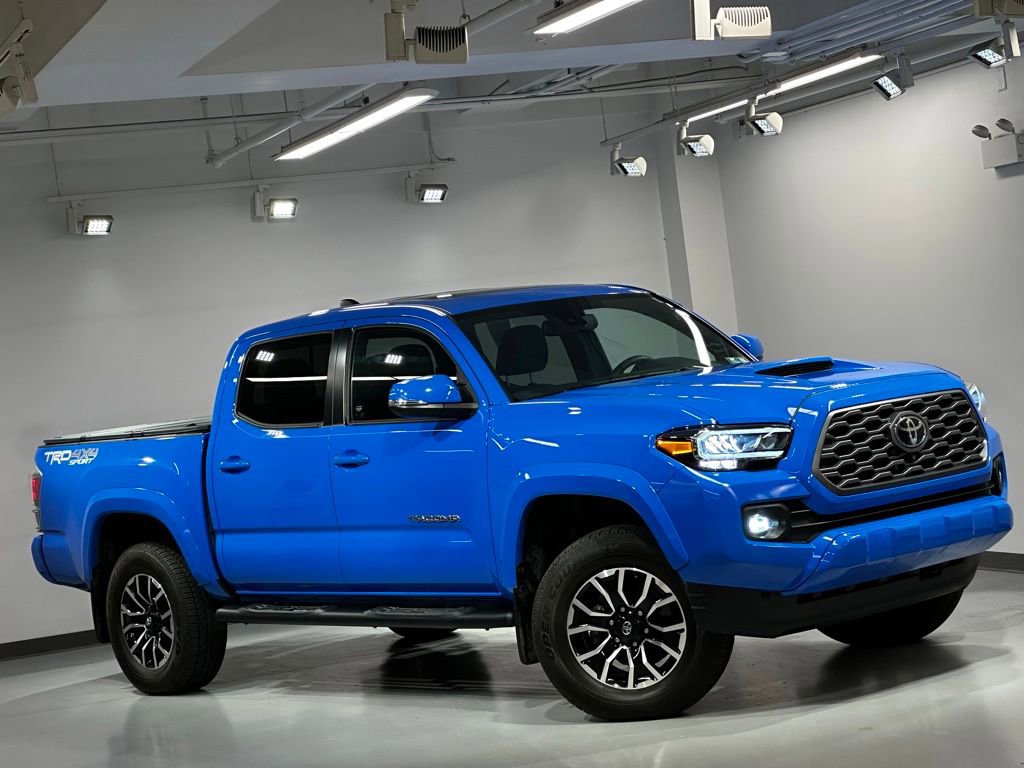 Used 2020 Toyota Tacoma TRD Sport w/ TRD Premium Sport Package AWD/4WD image 18