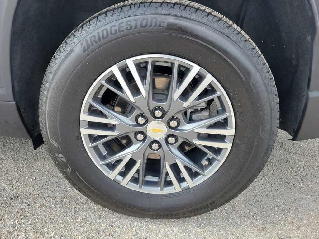 Used 2025 Chevrolet Traverse LT image 9