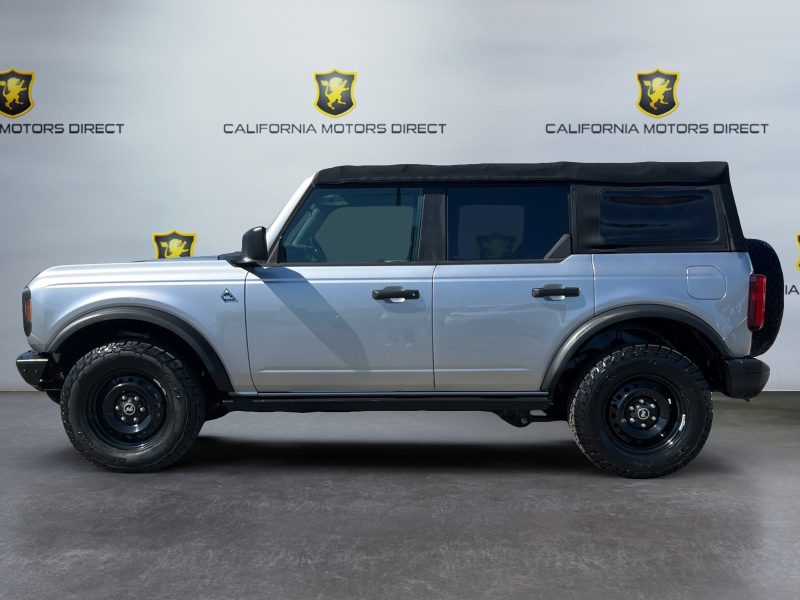 Used 2021 Ford Bronco Black Diamond image 2