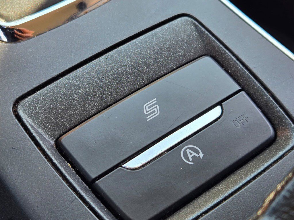 Used 2020 Ford Fusion SE w/ Equipment Group 151A image 26