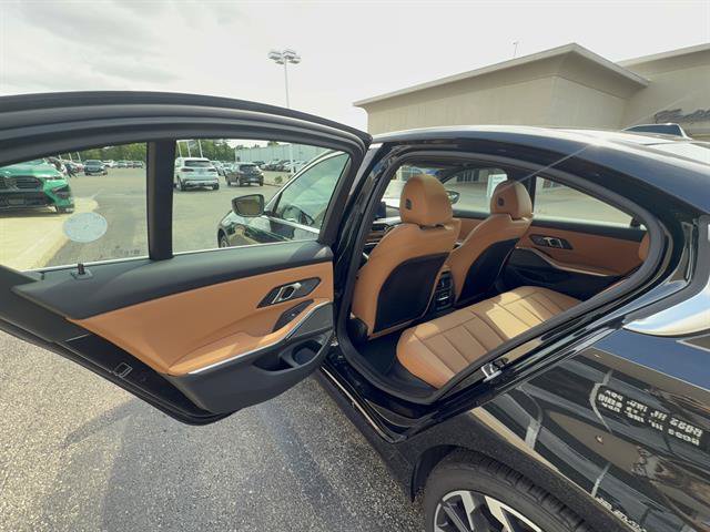 New 2025 BMW 330i xDrive Sedan w/ Convenience Package AWD/4WD image 48