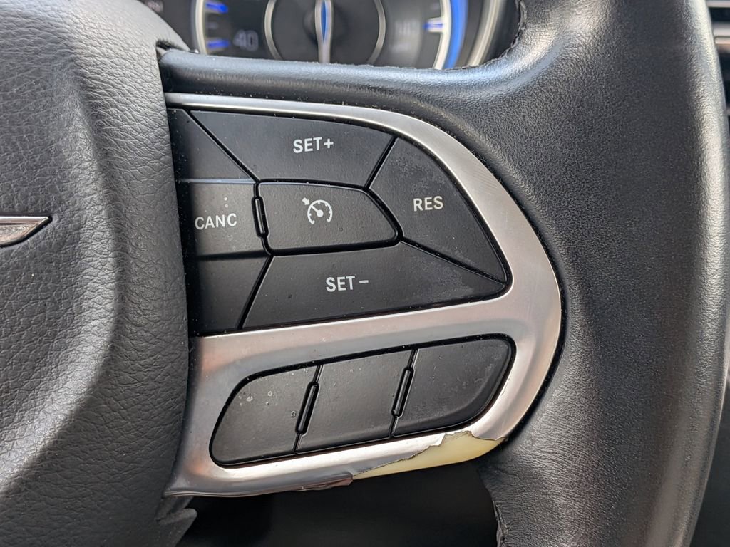 Used 2018 Chrysler 300 Touring w/ Chrome Appearance Package RWD image 25