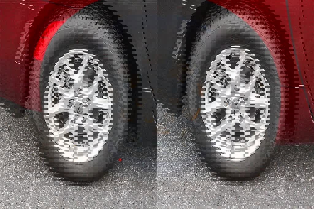 Used 2021 Chrysler Voyager Lxi image 12