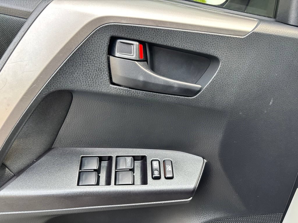 Used 2017 Toyota RAV4 LE FWD image 18