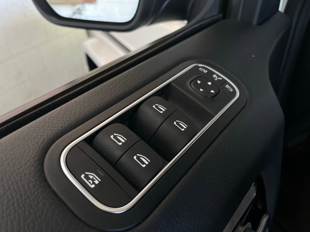 Used 2025 Mercedes-Benz G 550 image 29