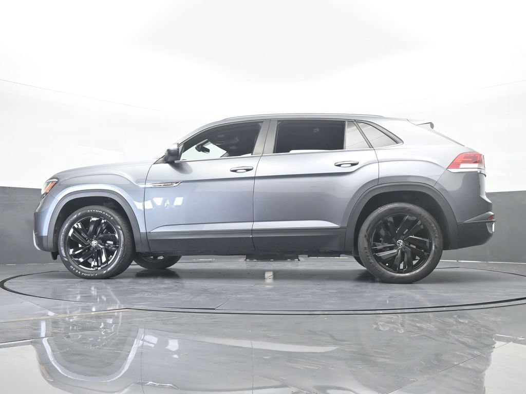 Used 2022 Volkswagen Atlas Cross Sport SE w/ Black Wheel Package image 60