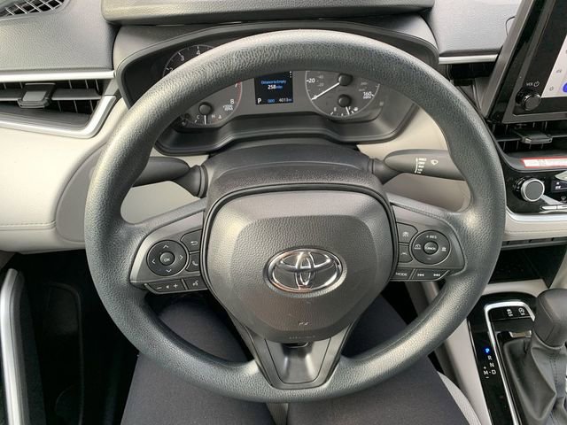 Used 2025 Toyota Corolla Cross L image 19