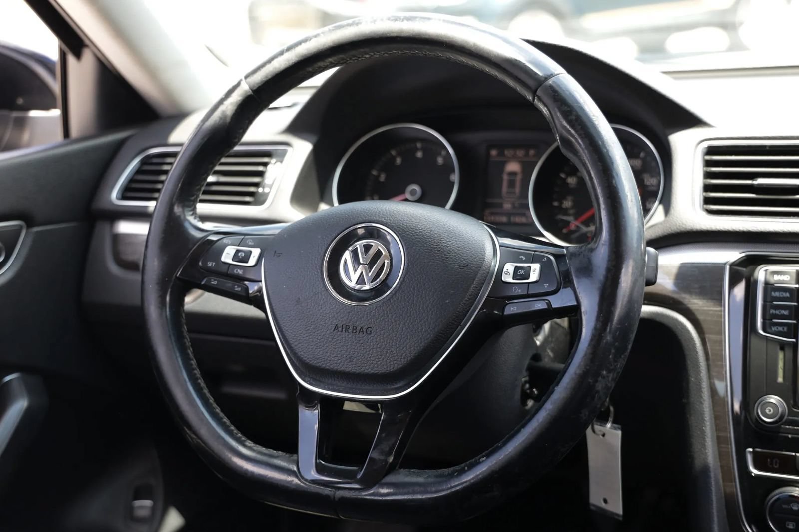 Used 2016 Volkswagen Passat 1.8T SE FWD image 28