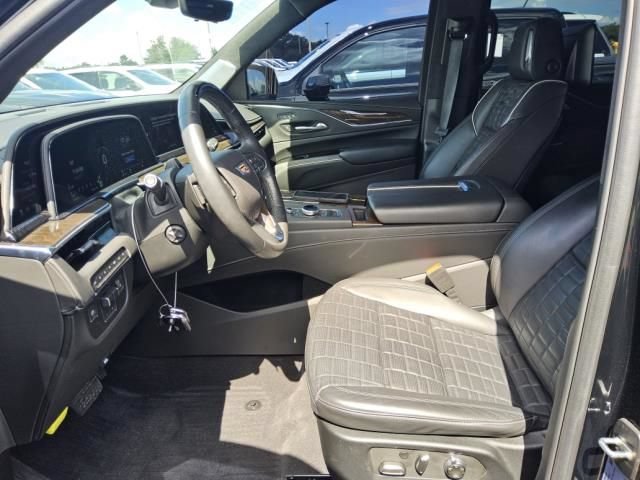 Used 2024 Cadillac Escalade ESV Sport Platinum w/ Heavy-Duty Trailer Package AWD/4WD image 5