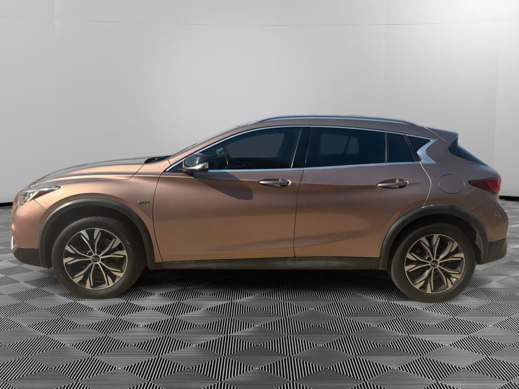 Used 2018 INFINITI QX30 Premium w/ Navigation Package AWD/4WD image 6