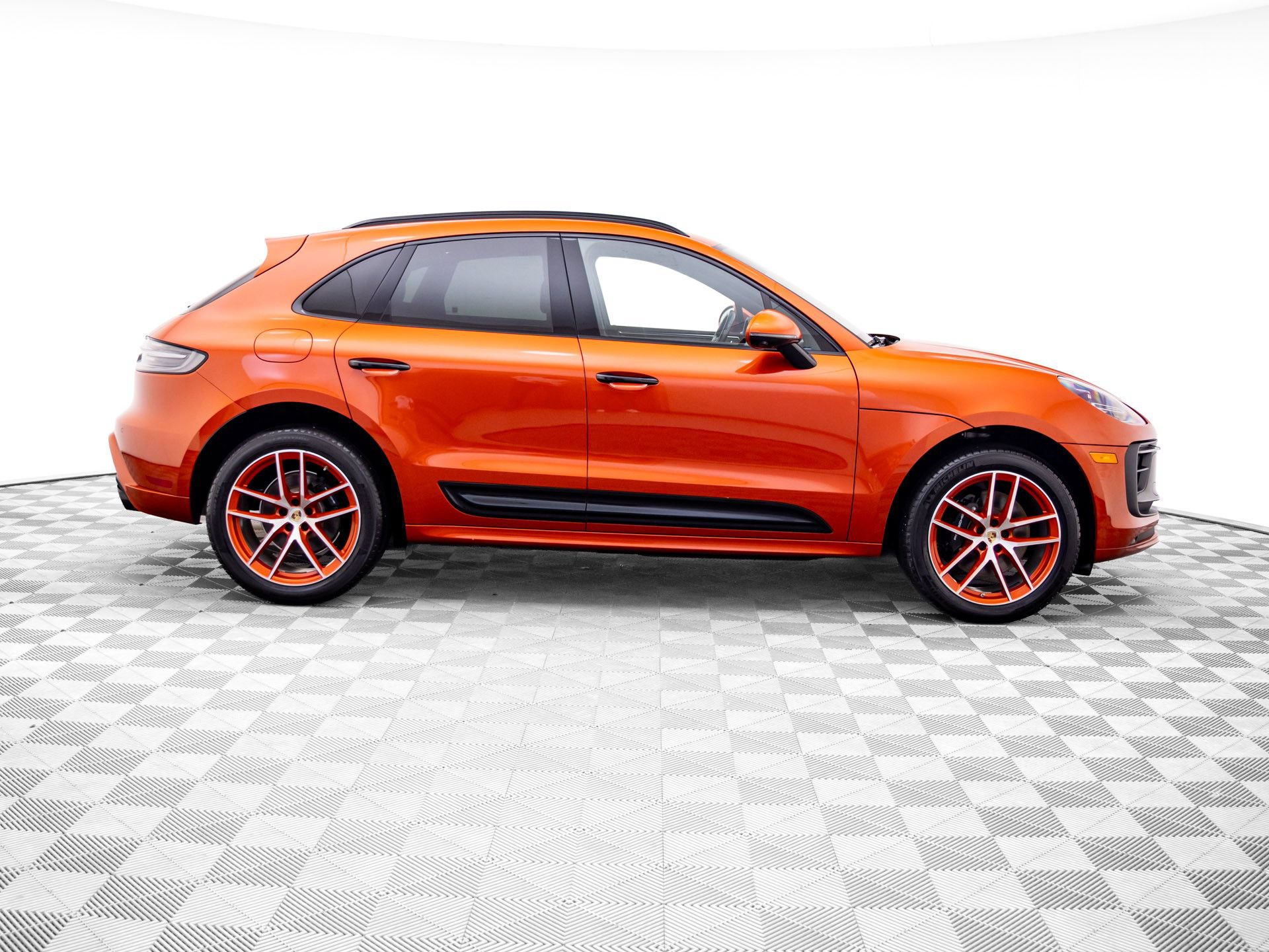 Certified 2023 Porsche Macan S AWD/4WD image 7