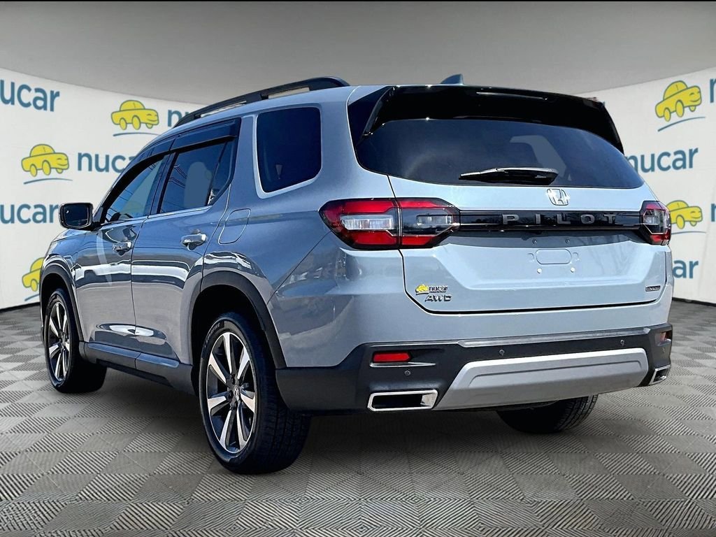Used 2023 Honda Pilot Touring image 4