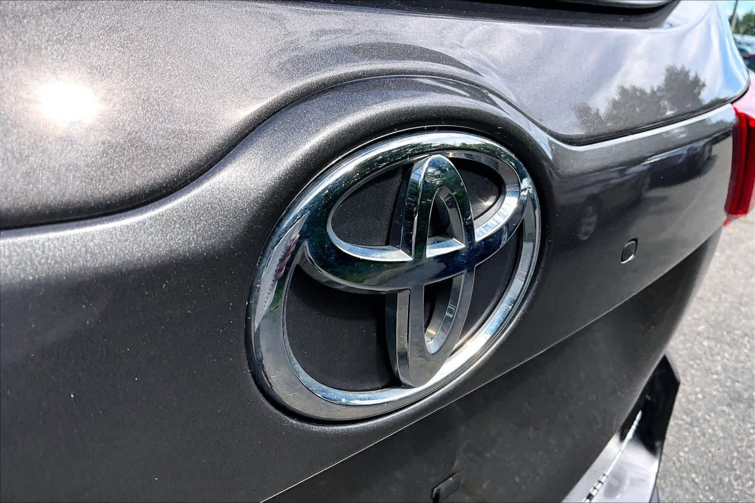 Used 2017 Toyota Highlander Limited Platinum w/ Carpet Mat Package AWD/4WD image 29