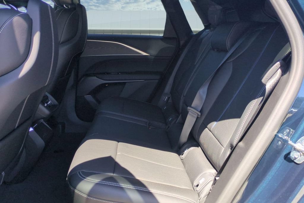 New 2026 Cadillac Lyriq Luxury AWD/4WD image 13