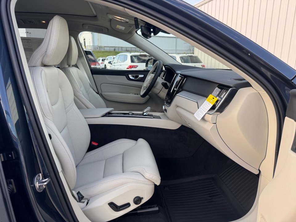 New 2025 Volvo XC60 B5 Ultra w/ Protection Package Premier image 22